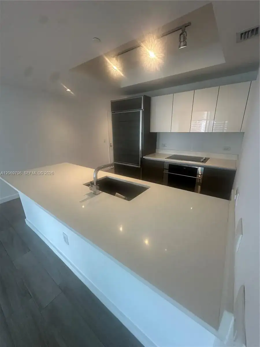 1100 S Miami Ave # 2807, Miami FL 33130 photo 2