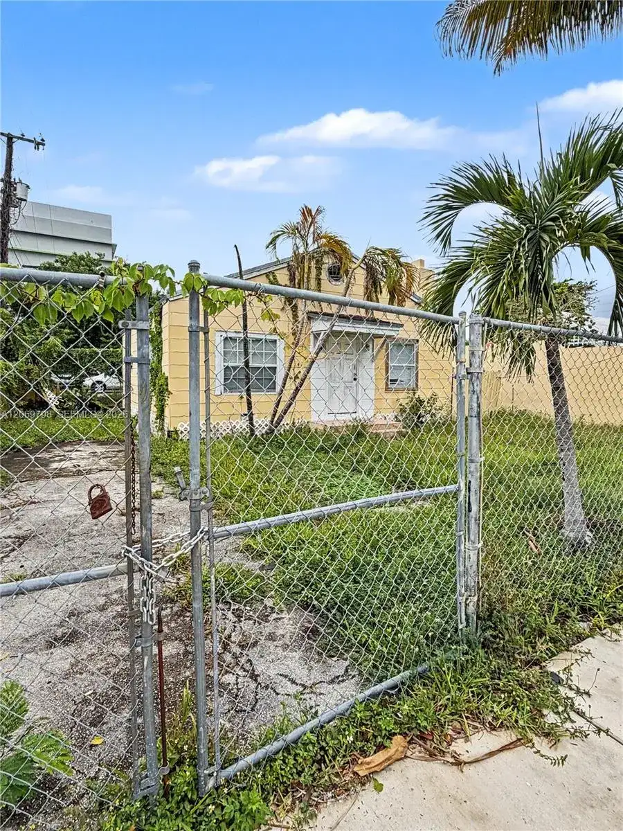 2728 NW 3rd St, Miami FL 33125 photo 5