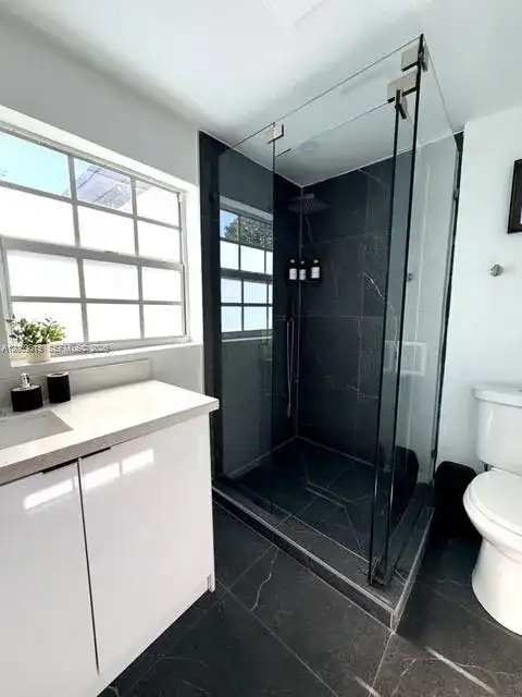 204 SW 2nd Ave, Hallandale Beach FL 33009 photo 3