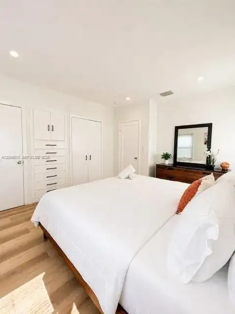 204 SW 2nd Ave, Hallandale Beach FL 33009 photo 4
