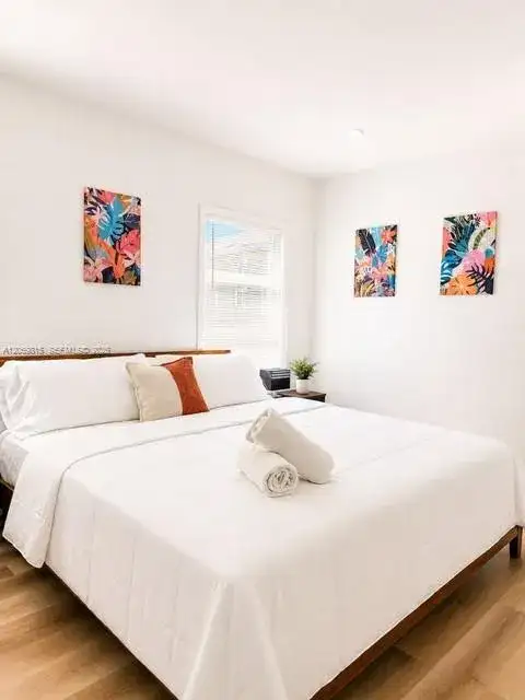 204 SW 2nd Ave, Hallandale Beach FL 33009 photo 5