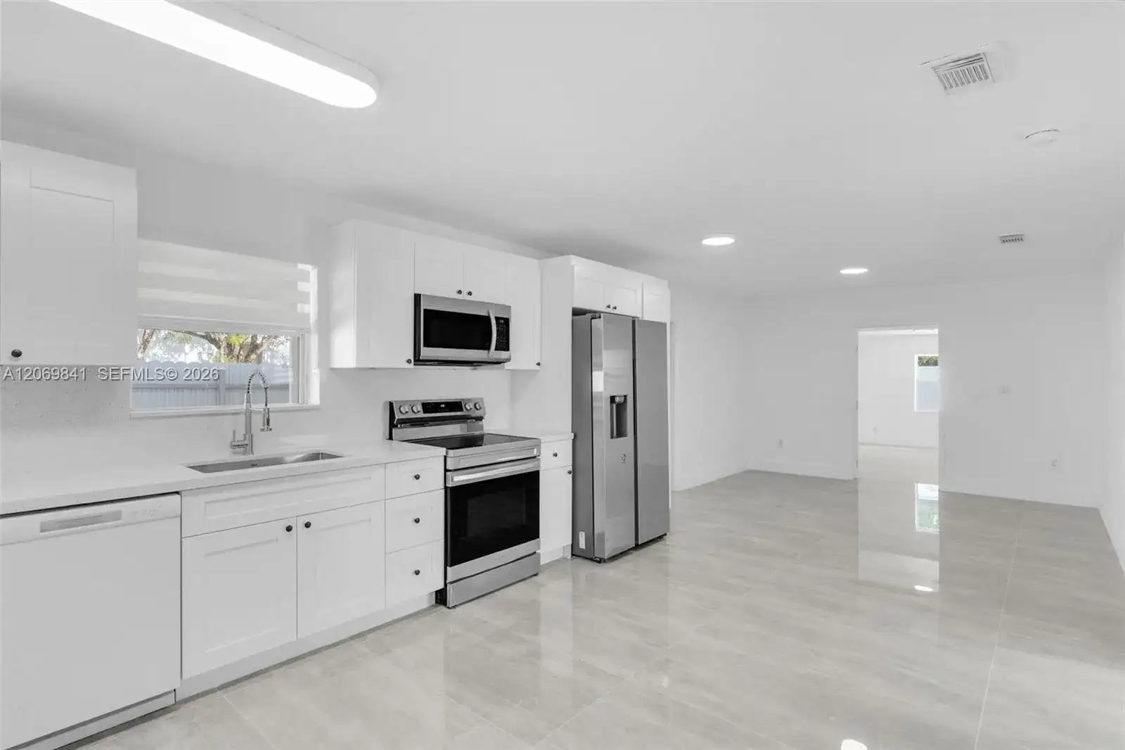 9999 NW 25th Ter, Doral FL 33172 photo 3