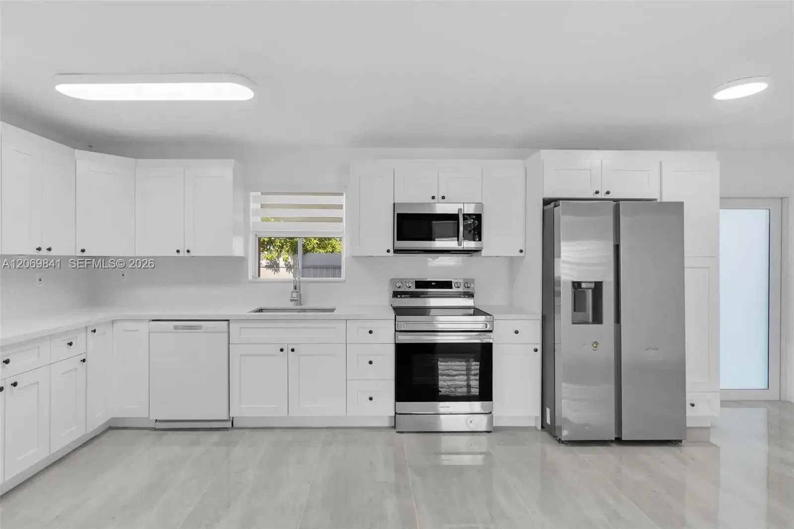 9999 NW 25th Ter, Doral FL 33172 photo 4