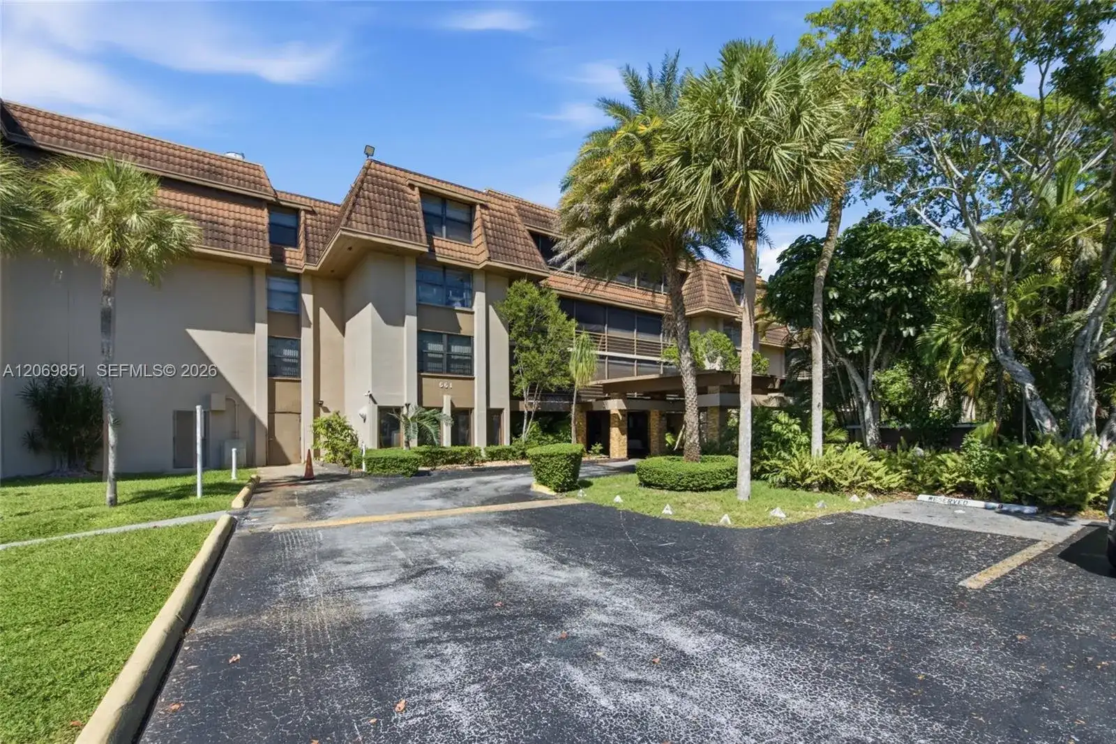 661 NE 195th St # 104, Miami FL 33179 photo 2
