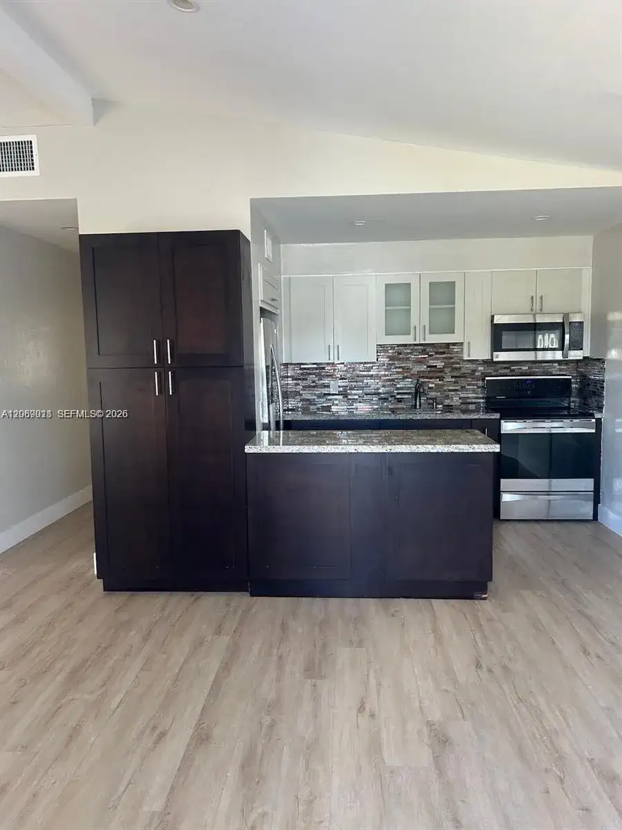 630 SE 3rd Pl, Hialeah FL 33010 photo 2