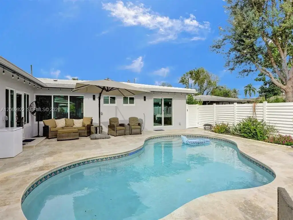 1580 NE 34th St, Oakland Park FL 33334 photo 2