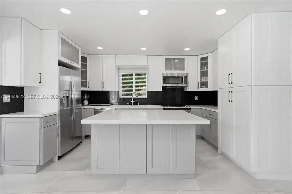 1580 NE 34th St, Oakland Park FL 33334 photo 3