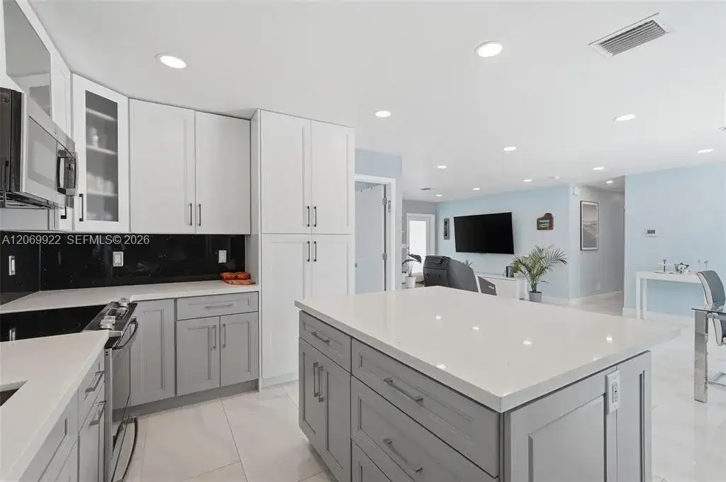 1580 NE 34th St, Oakland Park FL 33334 photo 5