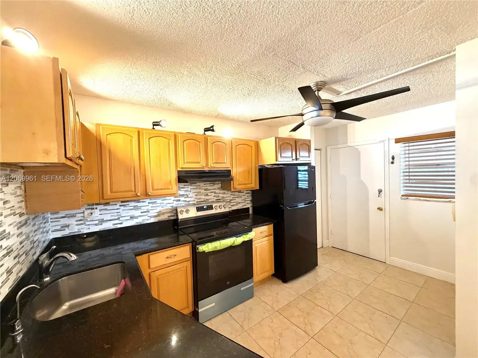1660 NE 191st St # 1, Miami FL 33179 photo 3