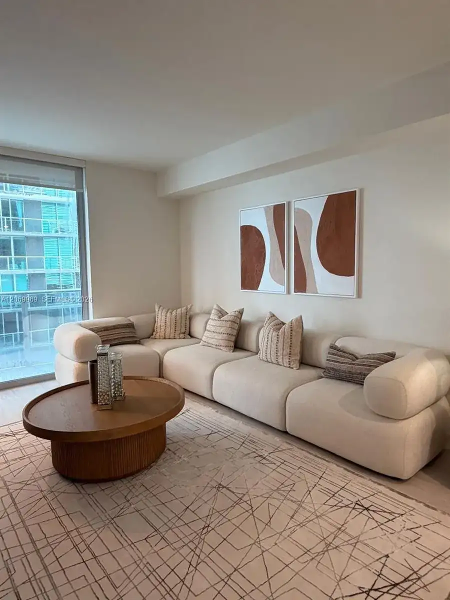 77 SE 5 ST # 2008, Miami FL 33131 photo 4