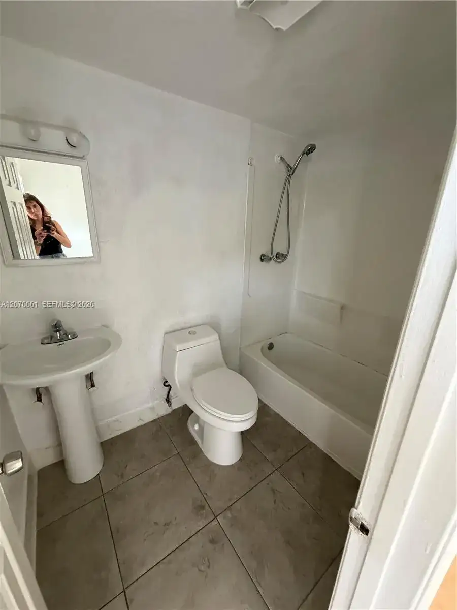 410 N 58th Ave, Hollywood FL 33021 photo 3