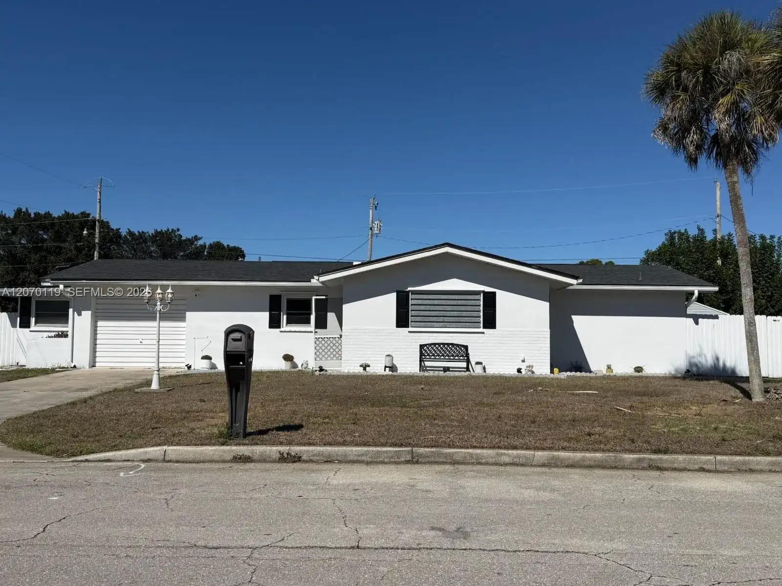 129 E Lake Dr, Lehigh Acres FL 33936 photo 2