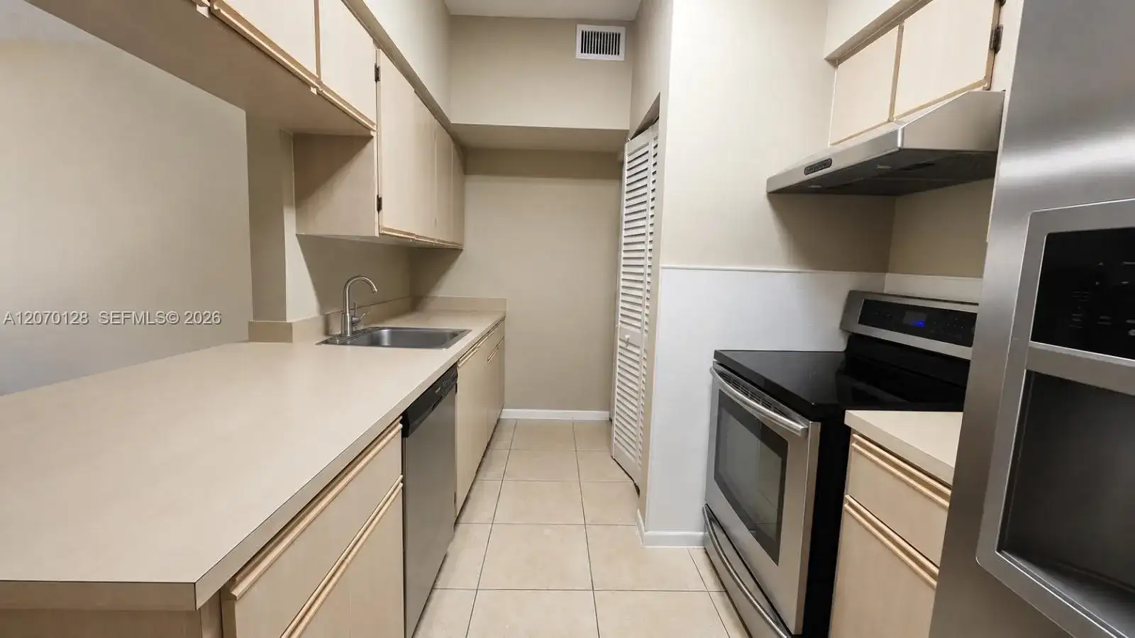 18332 NW 68th Ave # H, Hialeah FL 33015 photo 4