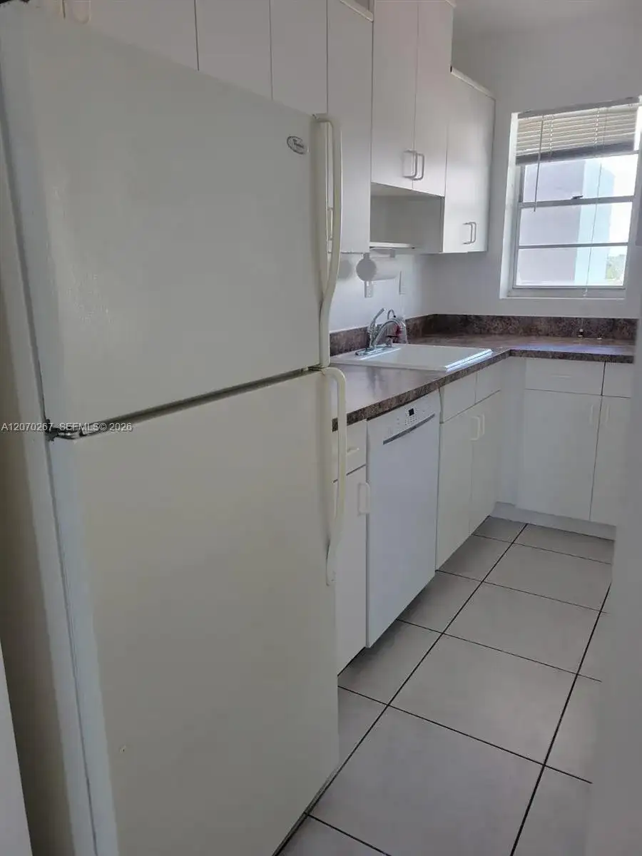 7620 Carlyle Ave # 604, Miami Beach FL 33141 photo 2