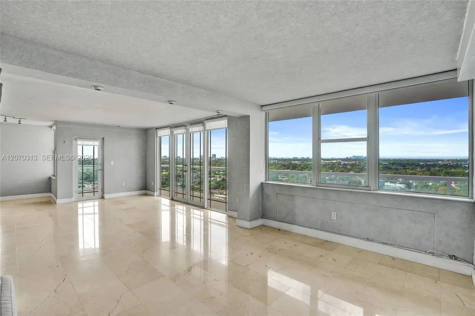 1351 NE Miami Gardens Dr, Miami FL 33179 photo 2