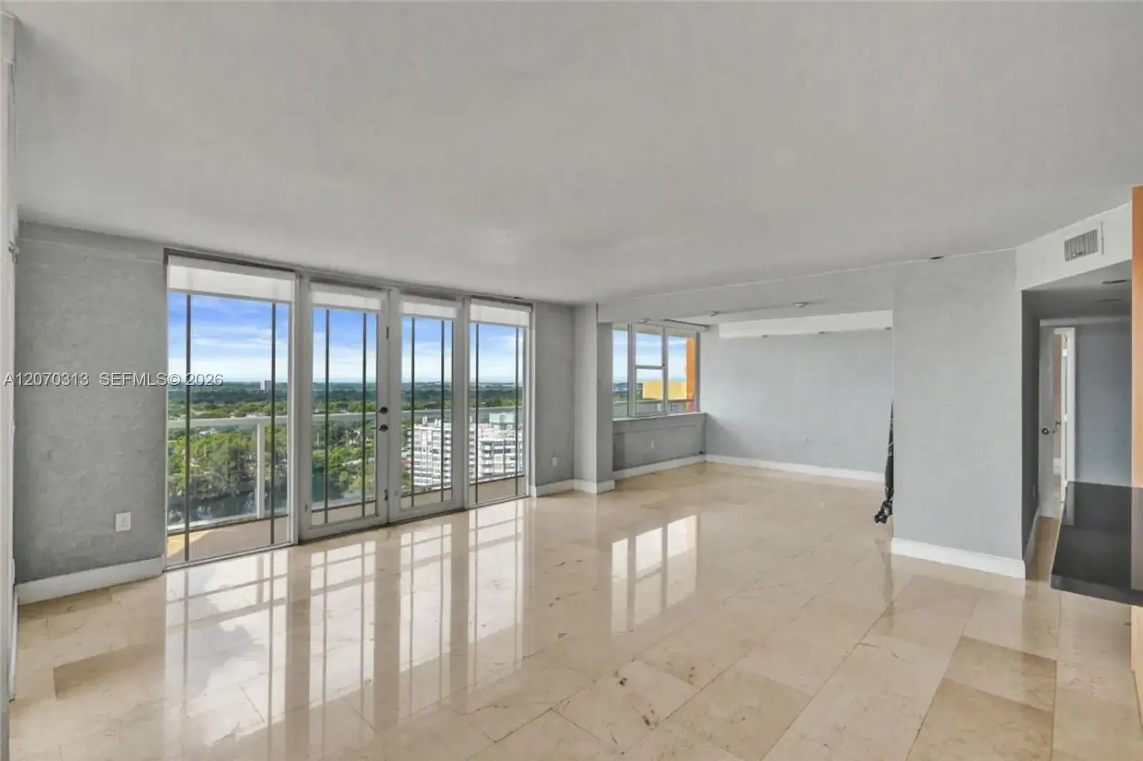 1351 NE Miami Gardens Dr, Miami FL 33179 photo 3