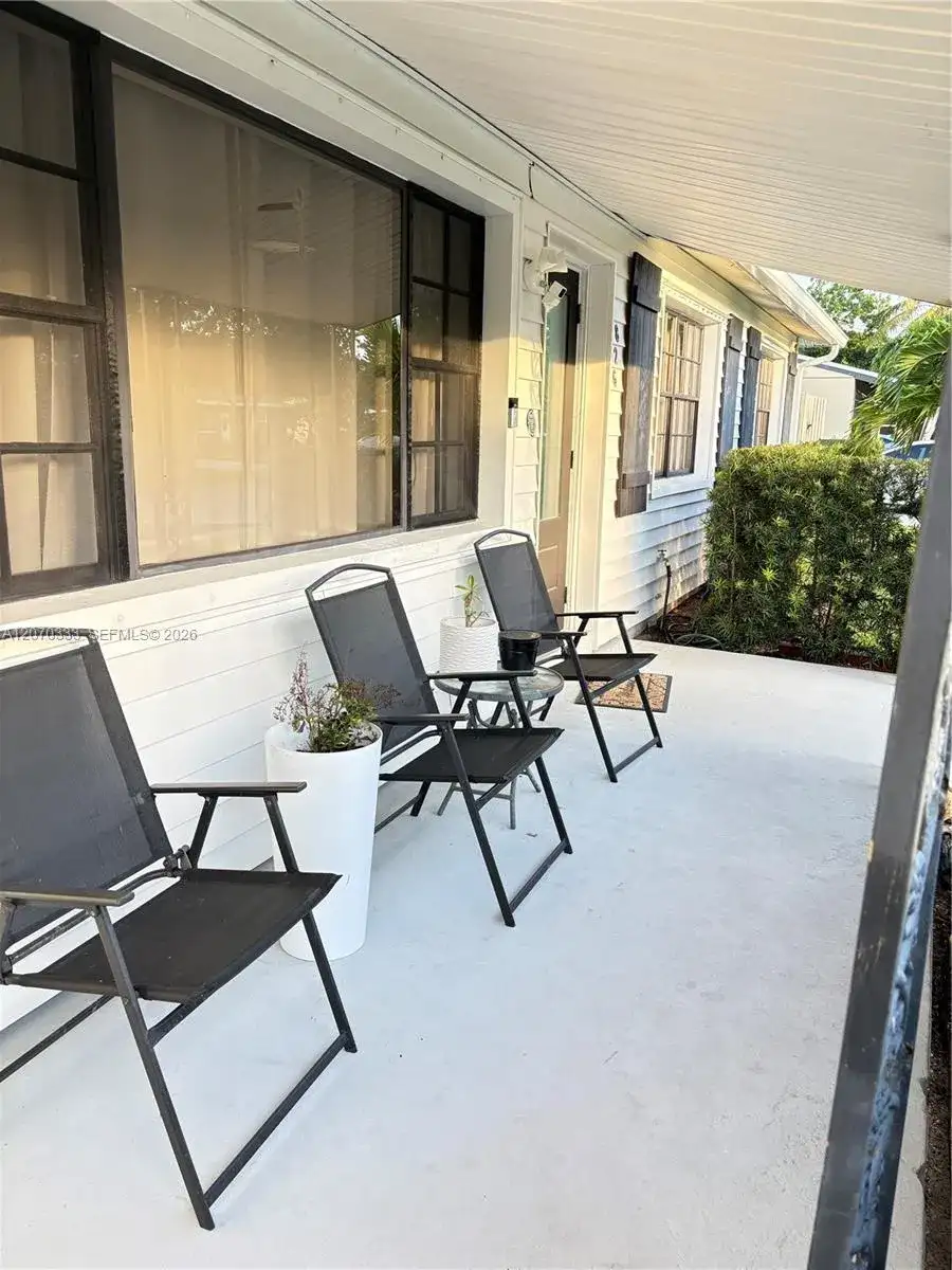 826 Cochran Dr, Lake Worth FL 33461 photo 3