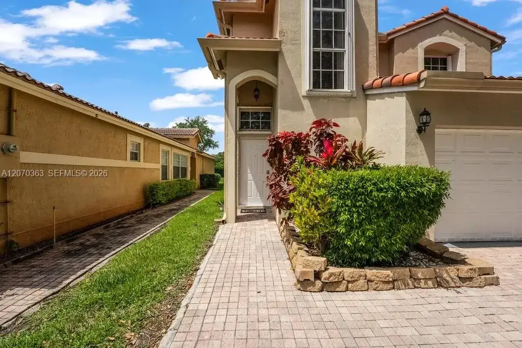 1282 NW 171st Ter, Pembroke Pines FL 33028 photo 3