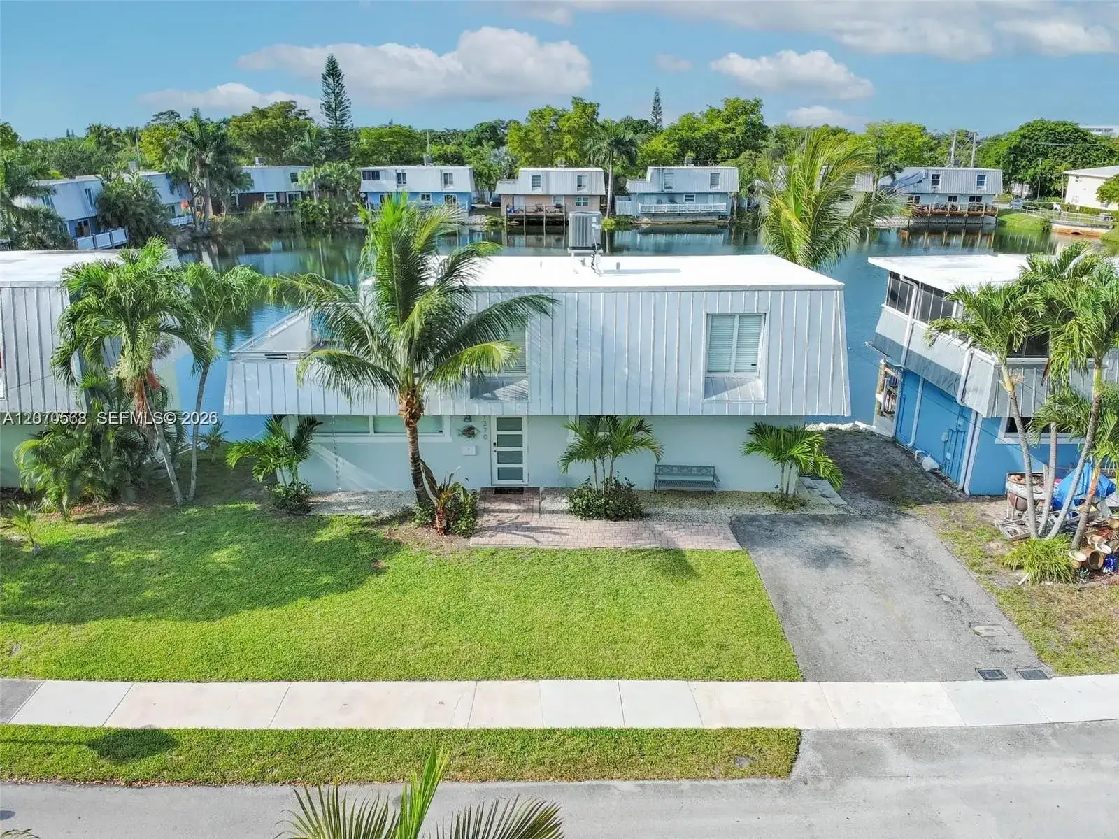 1370 NE 40th Dr, Oakland Park FL 33334 photo 4