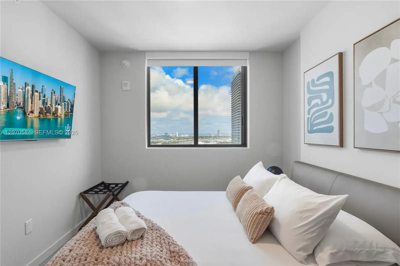 121 NE 5th St # 3312, Miami FL 33132 photo 2