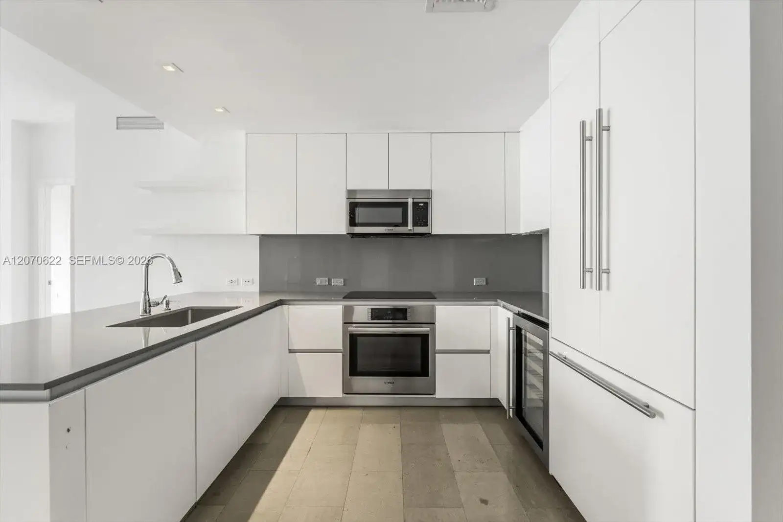68 SE 6th St # 2304, Miami FL 33131 photo 2