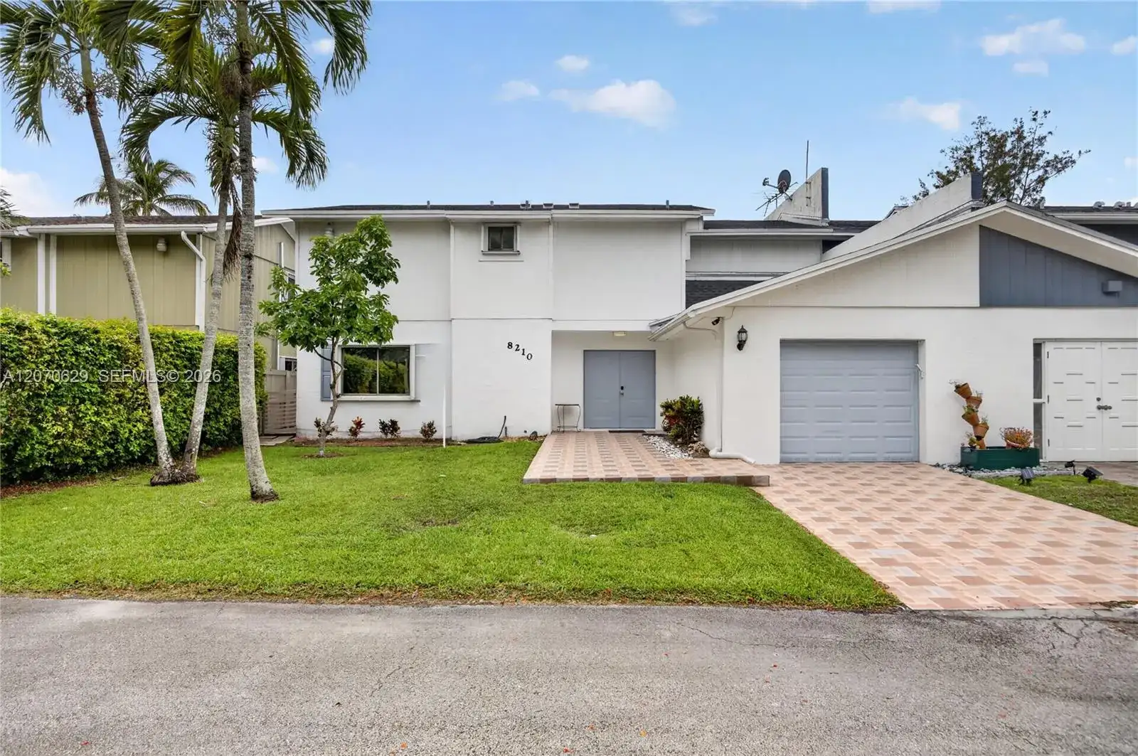 8210 SW 96th Ct, Miami FL 33173 photo 2