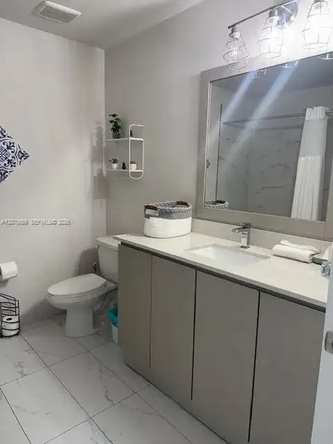 19380 NE 26 AVE # 304, Miami FL 33180 photo 5