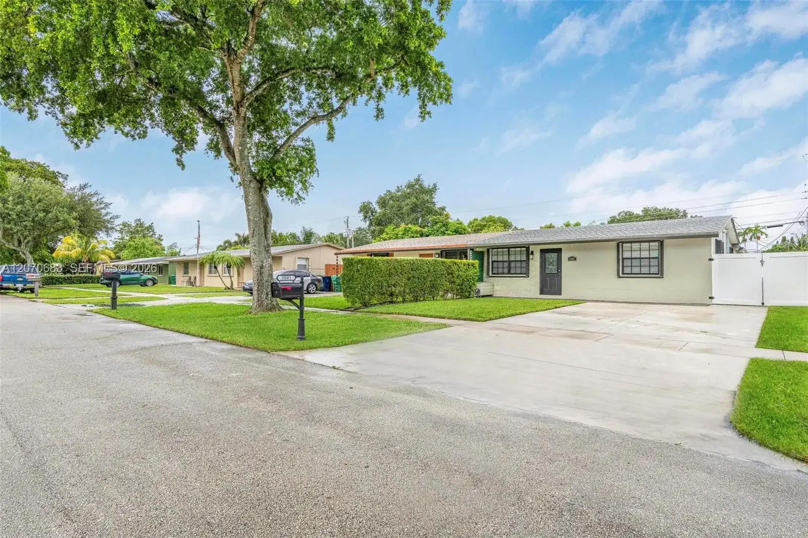 5001 SW 92nd Ter, Cooper City FL 33328 photo 2