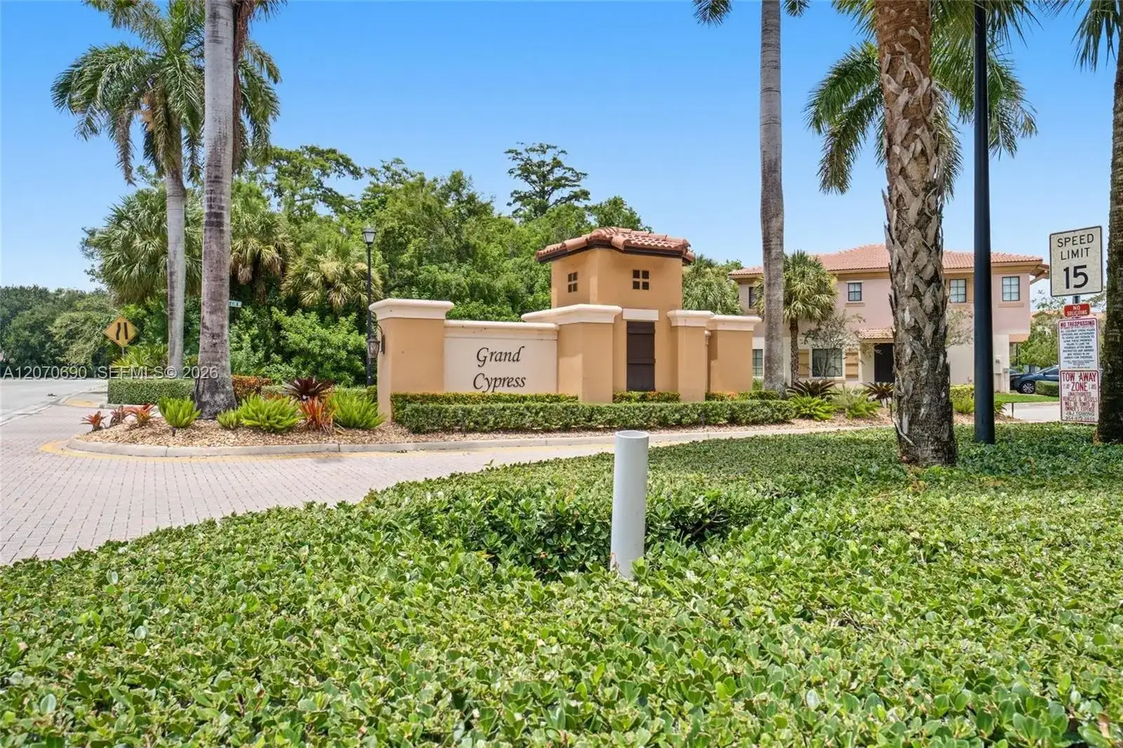 4758 Cypress St, Coconut Creek FL 33073 photo 2