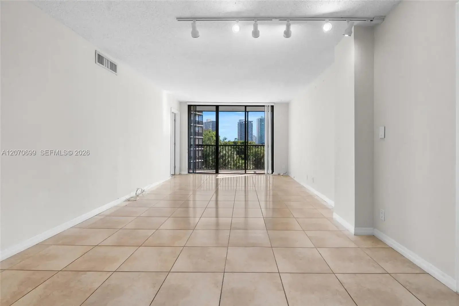 3401 N Country Club Dr # 519, Aventura FL 33180 photo 3