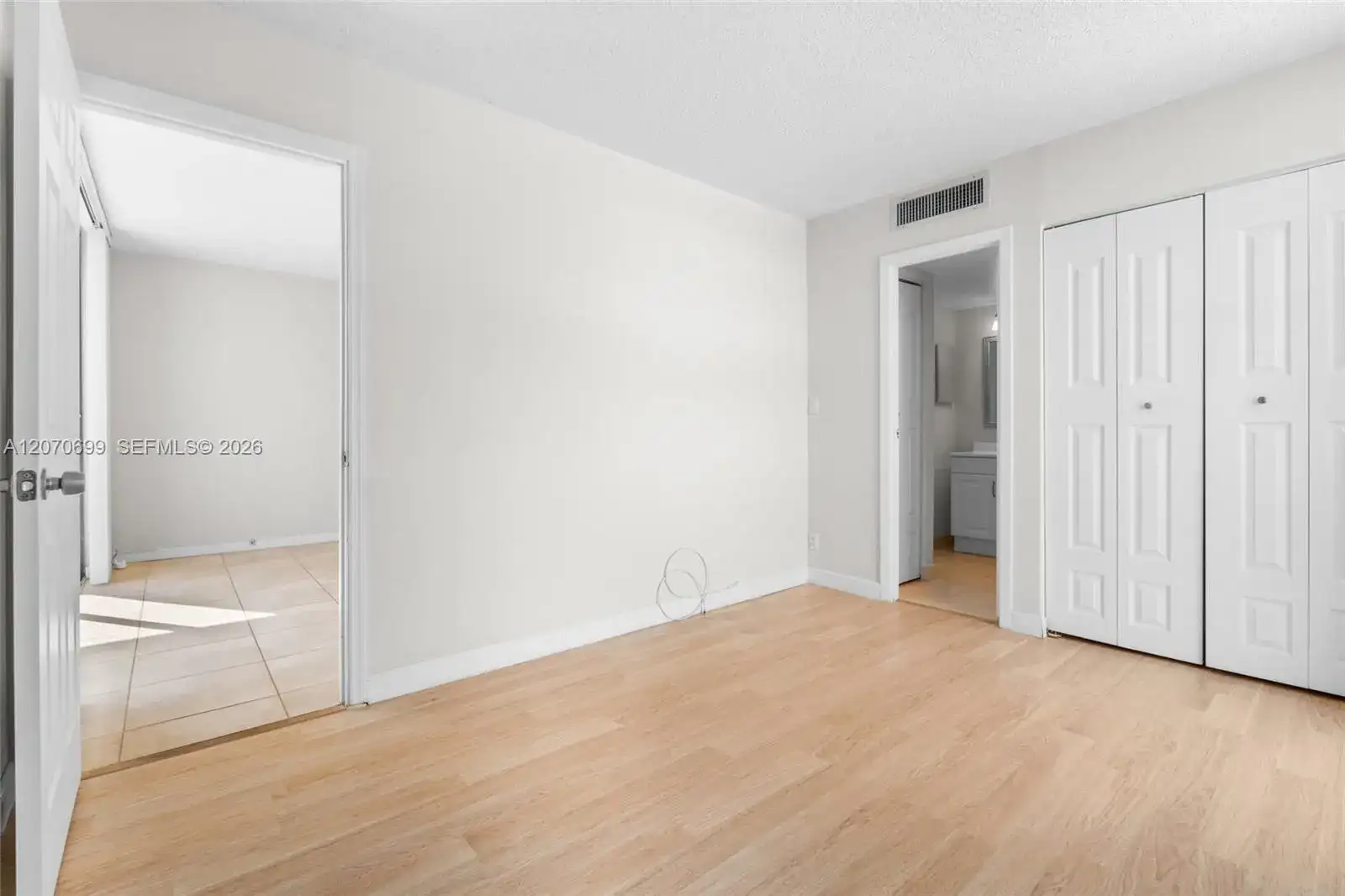 3401 N Country Club Dr # 519, Aventura FL 33180 photo 4