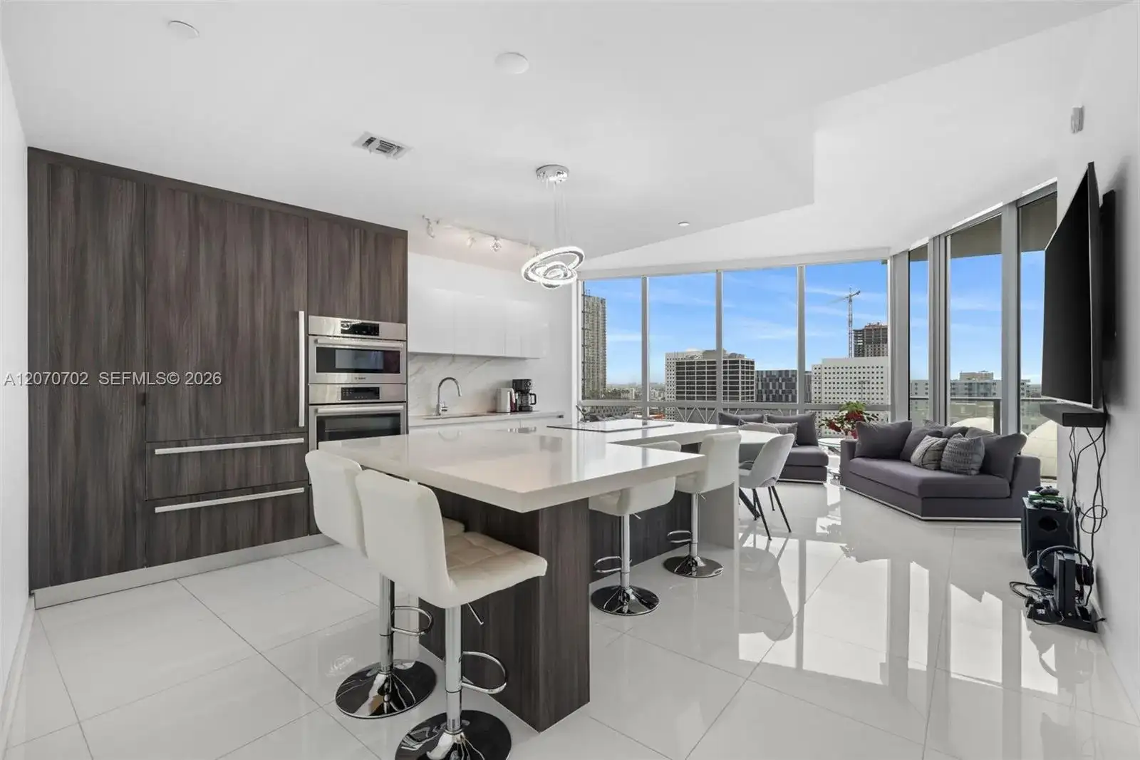 851 NE 1st Ave # 1610, Miami FL 33132 photo 3