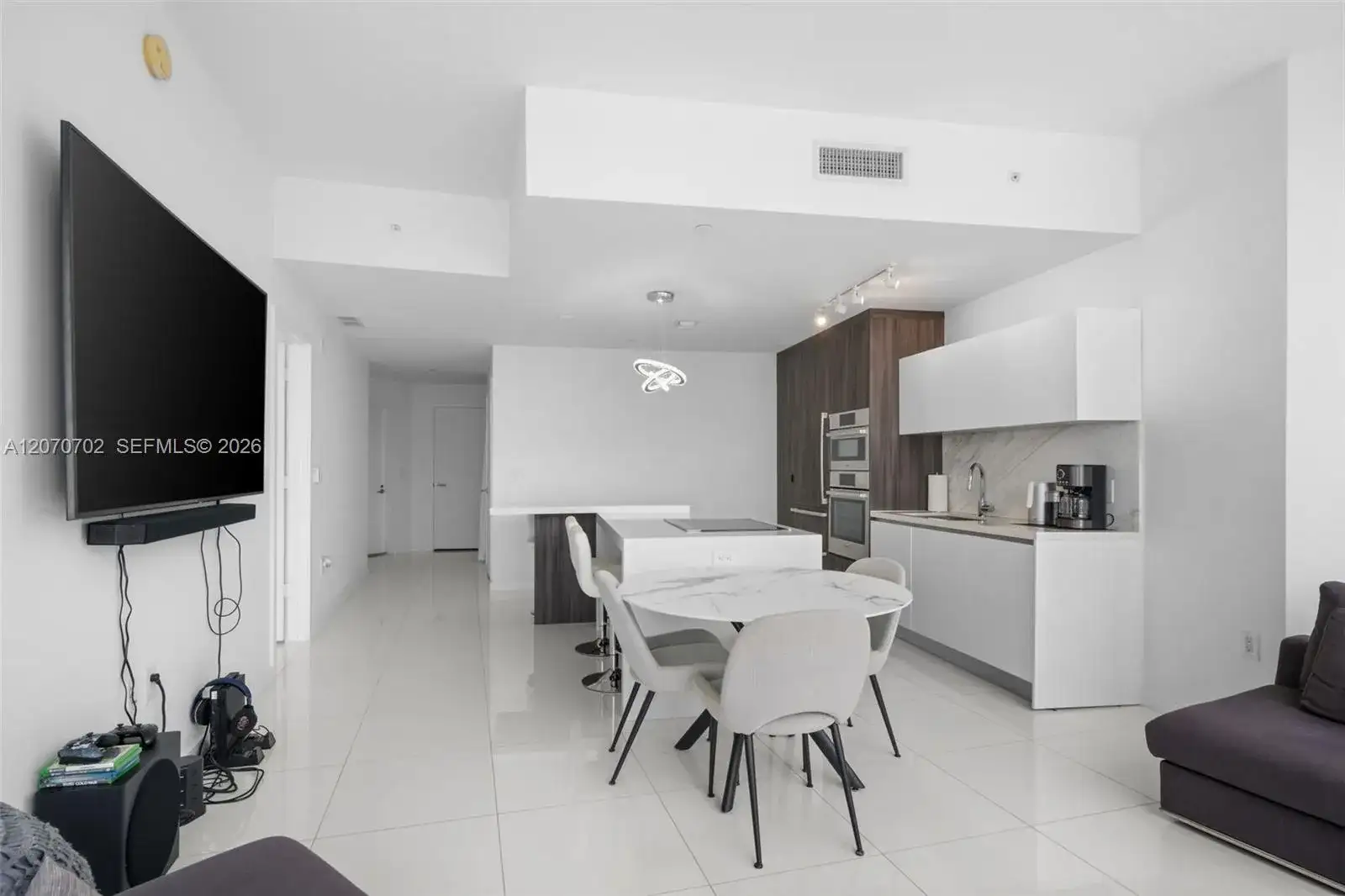 851 NE 1st Ave # 1610, Miami FL 33132 photo 5