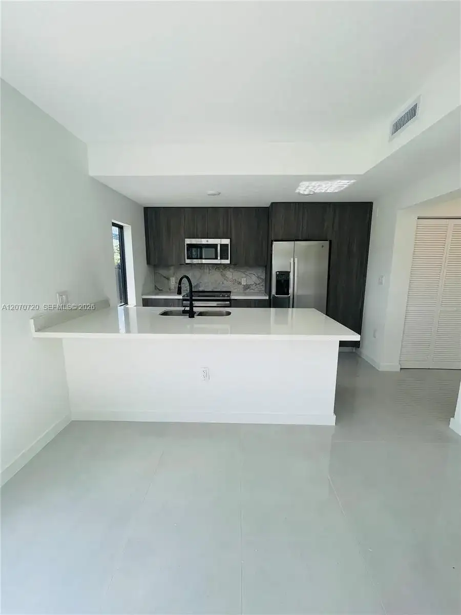 209 NW 13th Pl, Florida City FL 33034 photo 4