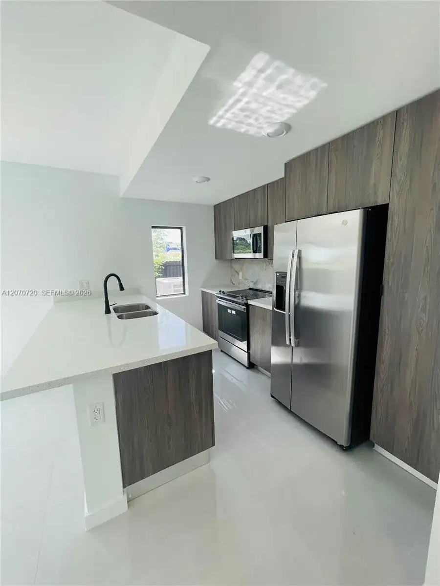 209 NW 13th Pl, Florida City FL 33034 photo 5