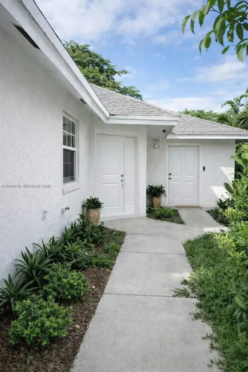 165 SW 5th Ct # 2, Deerfield Beach FL 33441 photo 2
