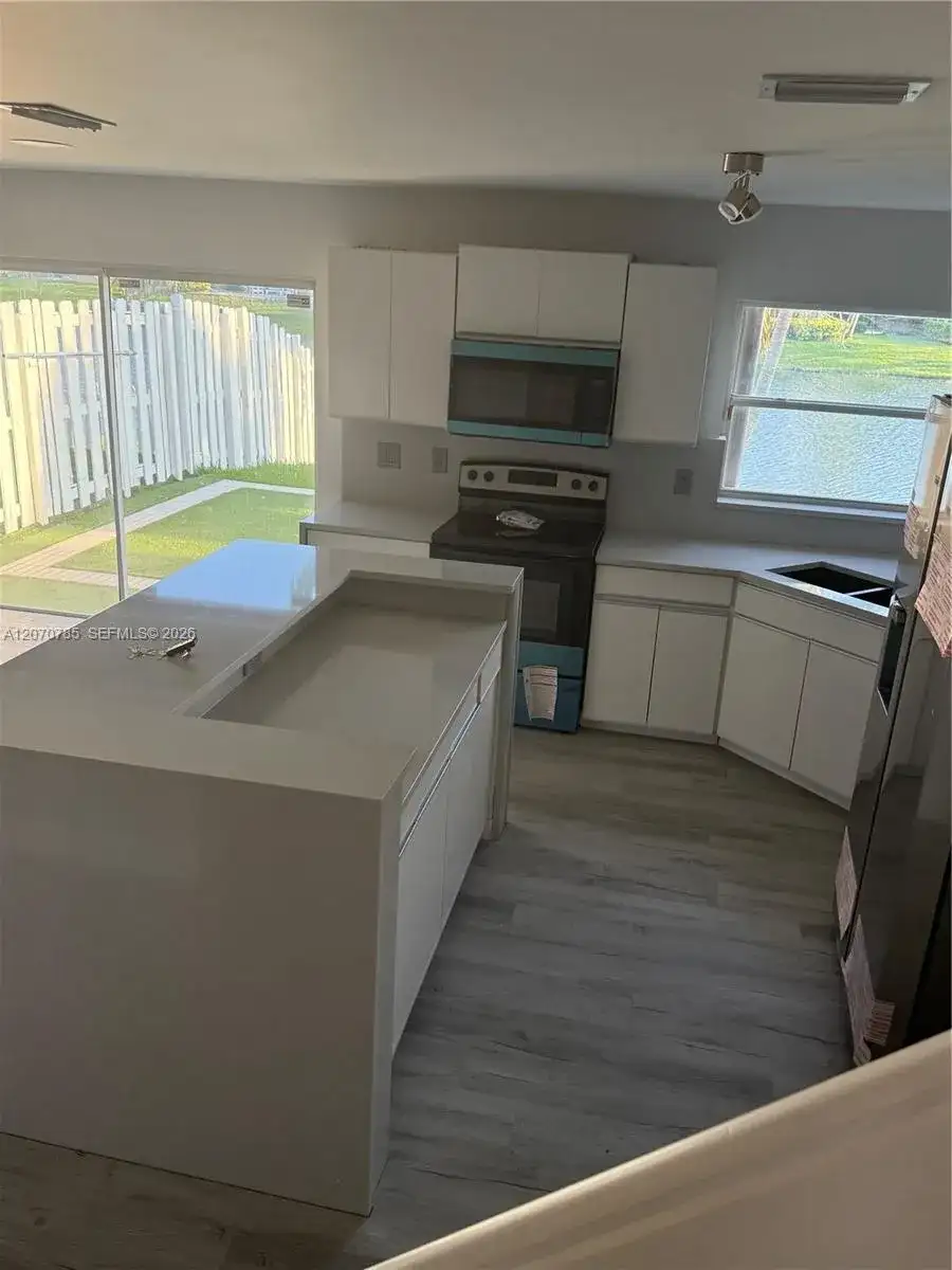 13950 Oak Ridge Dr, Davie FL 33325 photo 5