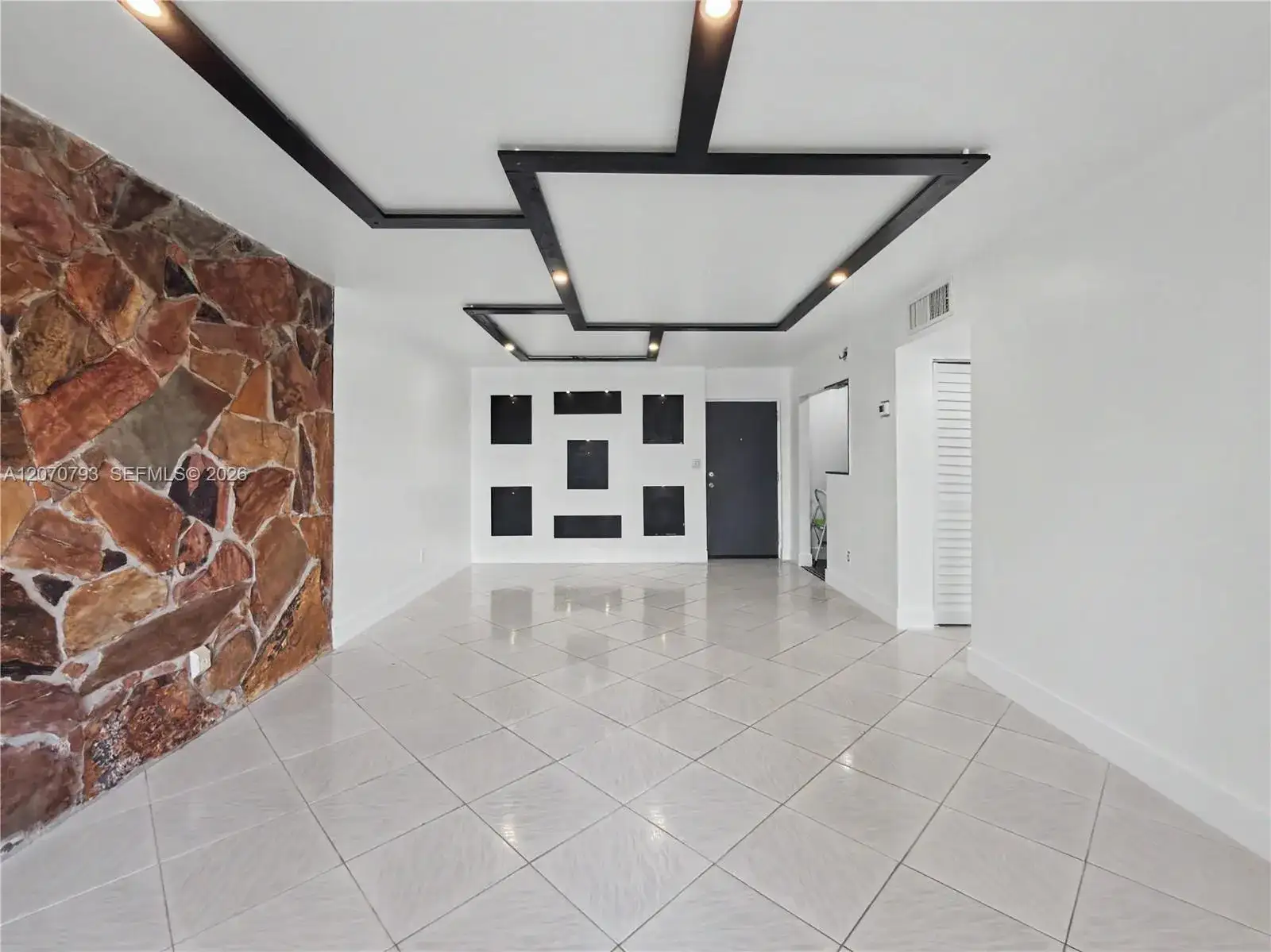 8411 NW 8th St # 102, Miami FL 33126 photo 2