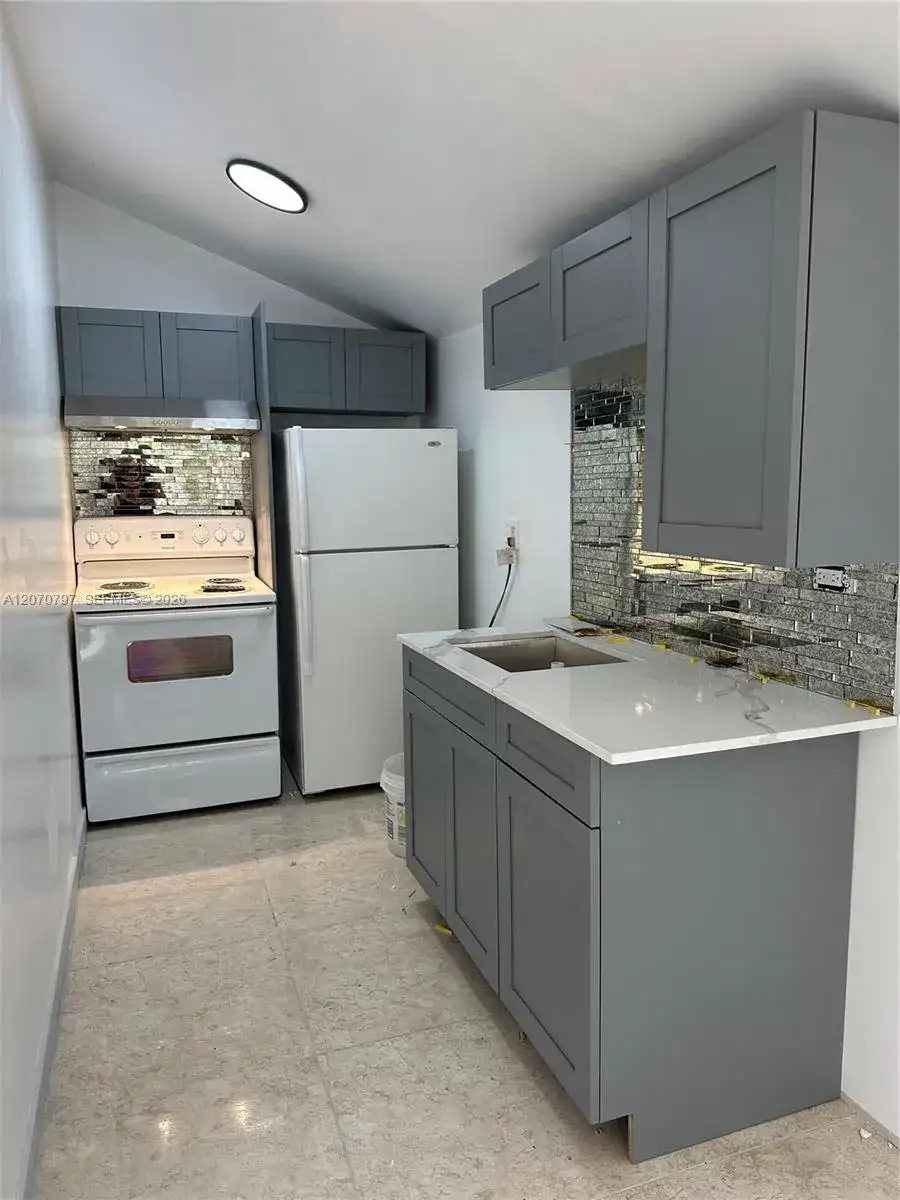 8111 N 10, Tampa FL 33604 photo 4