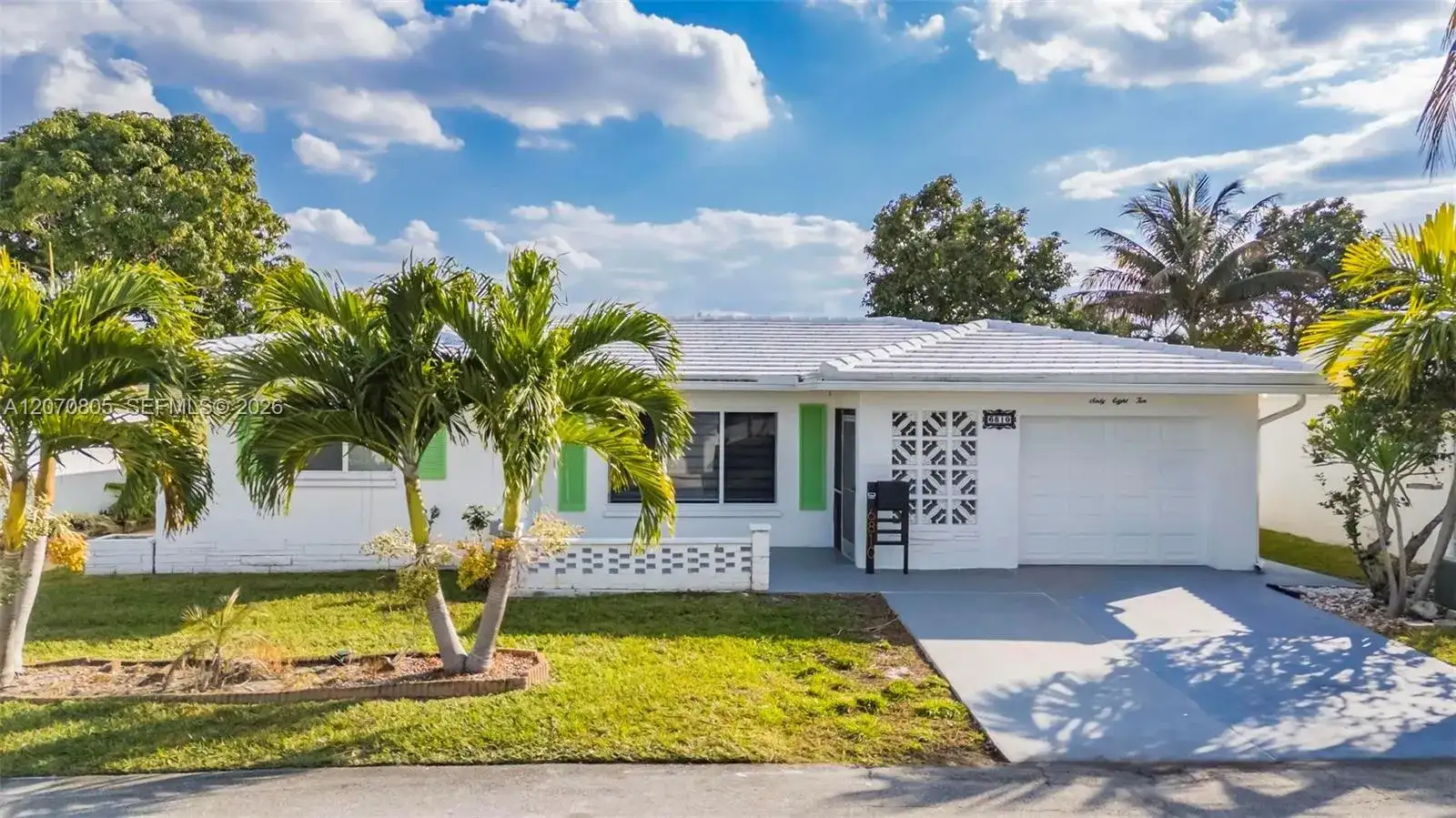 6810 NW 74th Pl, Tamarac FL 33321 photo 2
