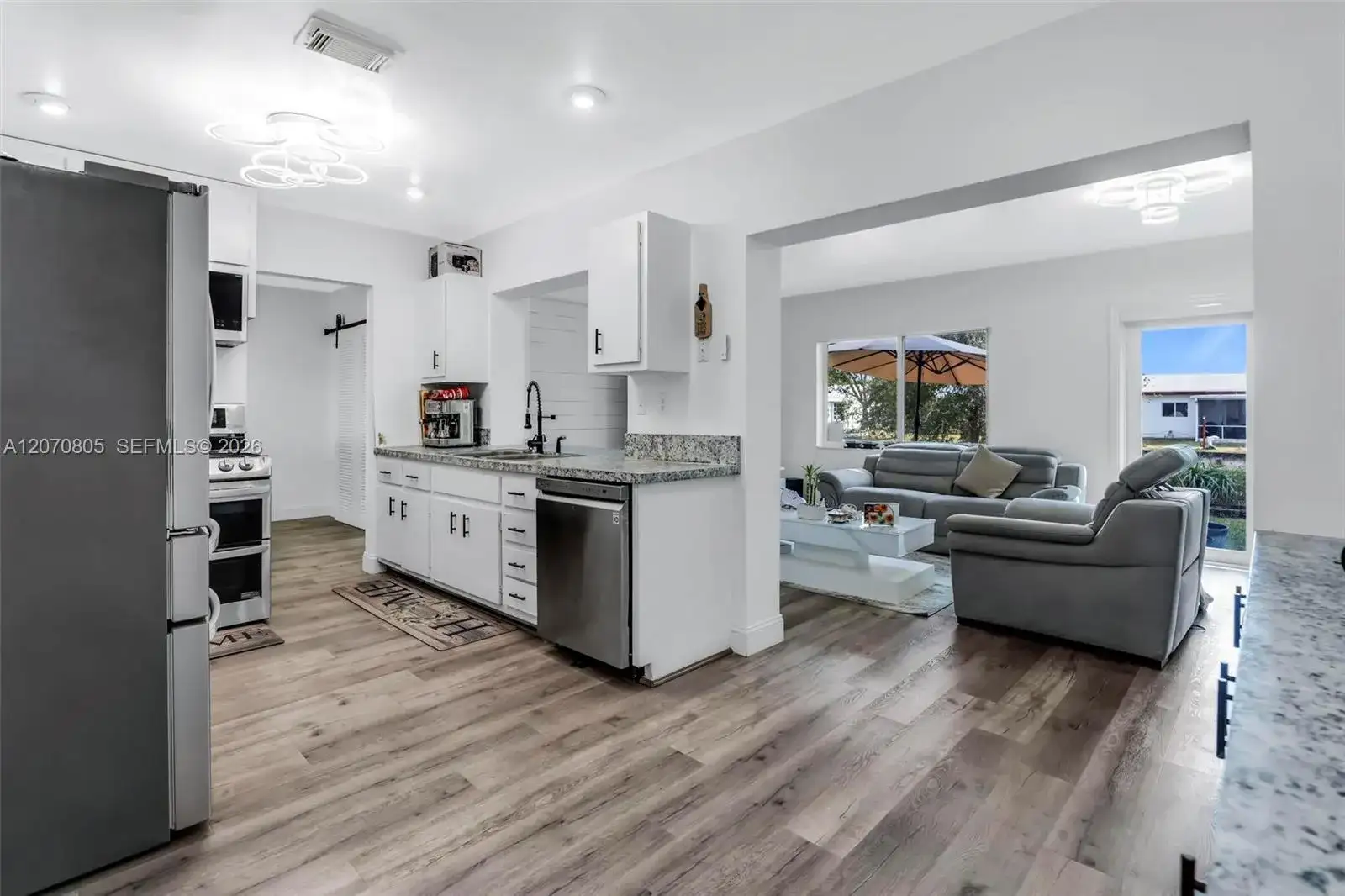 6810 NW 74th Pl, Tamarac FL 33321 photo 4