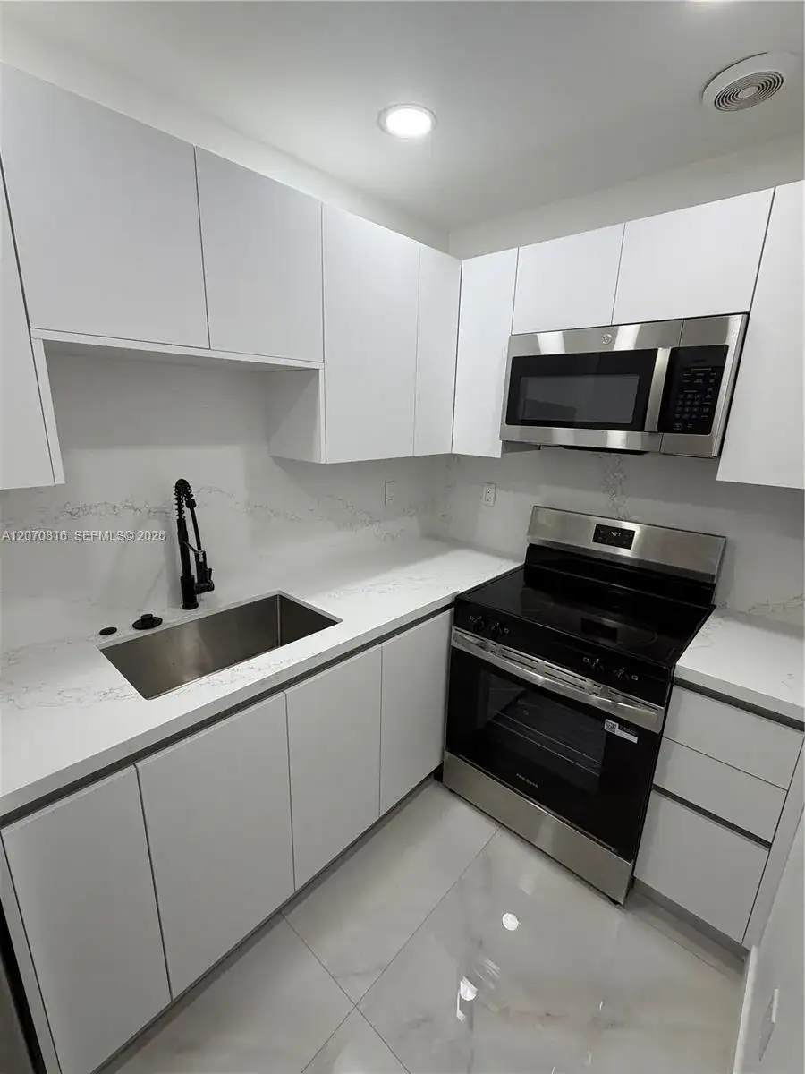 4713 NW 7th St # 1, Miami FL 33126 photo 4