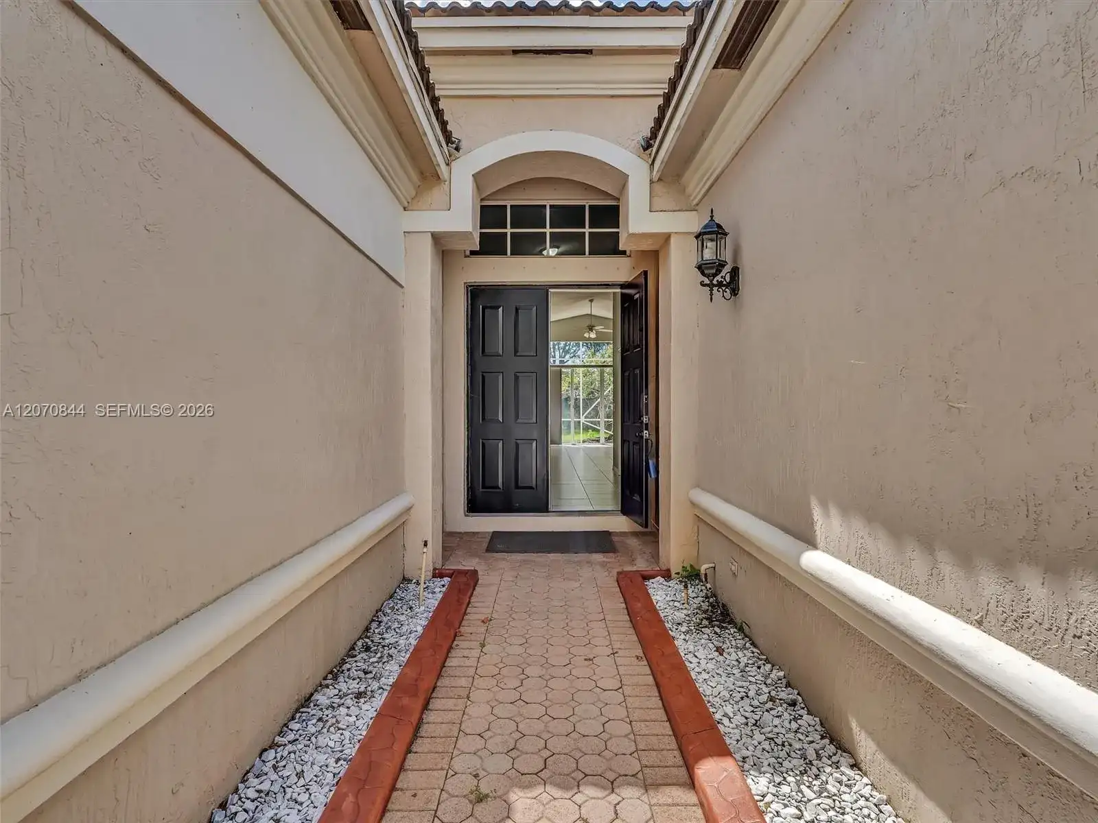 6271 SW 195th Ave, Pembroke Pines FL 33332 photo 2