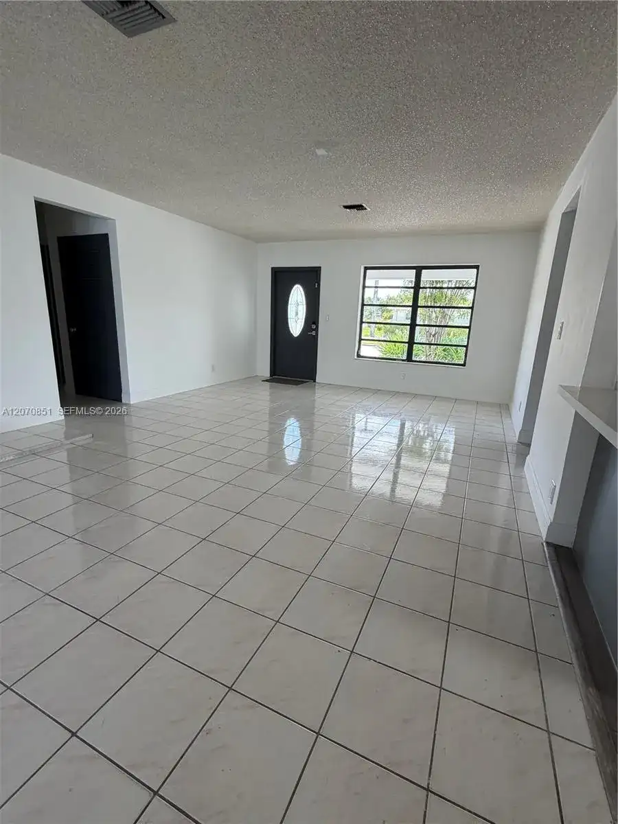 4175 SW 87th Ave # 1, Miami FL 33165 photo 2