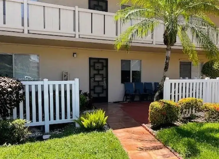 6936 Huntington Ln # 103, Delray Beach FL 33446 photo 2
