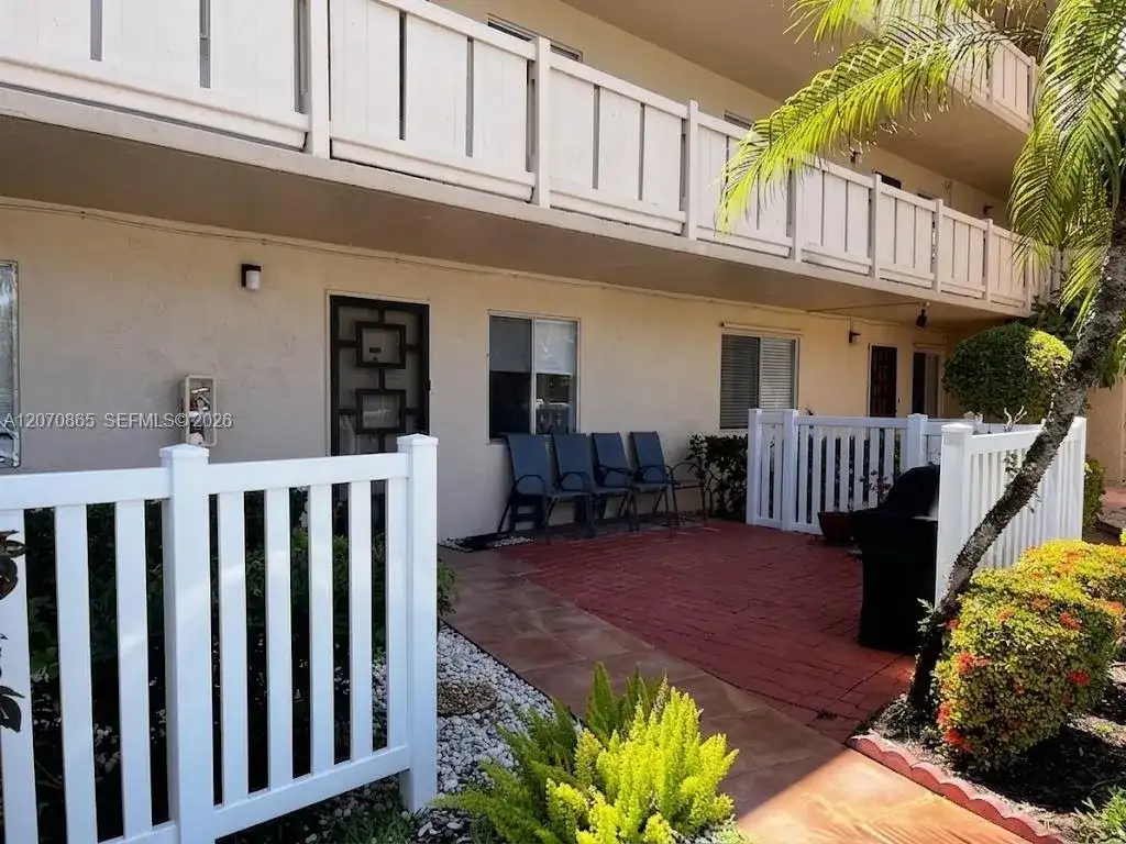 6936 Huntington Ln # 103, Delray Beach FL 33446 photo 3