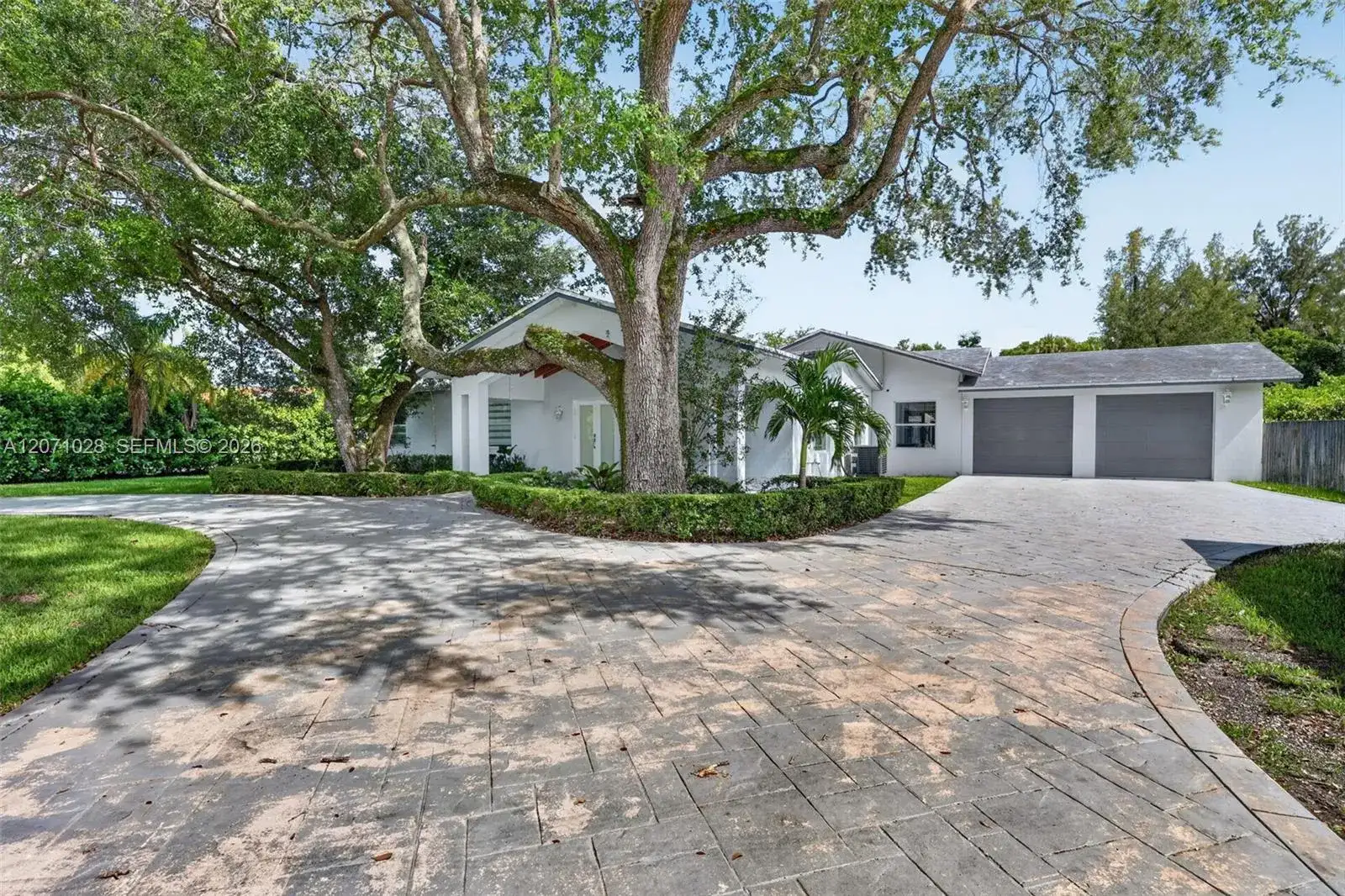 10890 SW 95th St, Miami FL 33176 photo 2