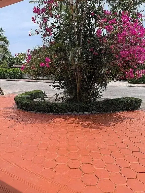 41 Campina Ct, Coral Gables FL 33134 photo 2