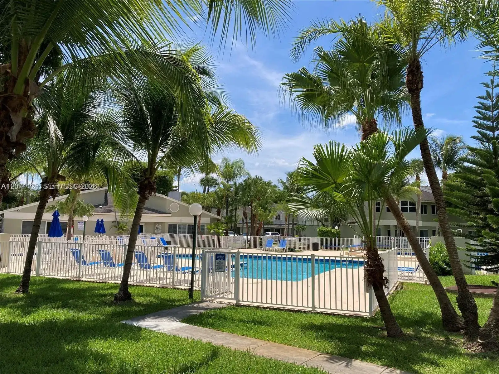 17505 NW 67th Pl # 11, Hialeah FL 33015 photo 2