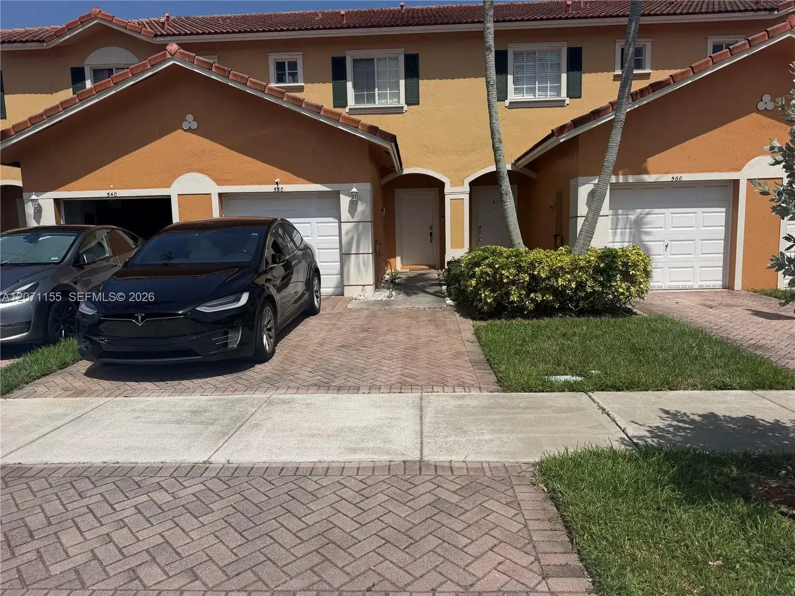550 Saint Tropez Ln, Margate FL 33068 photo 2